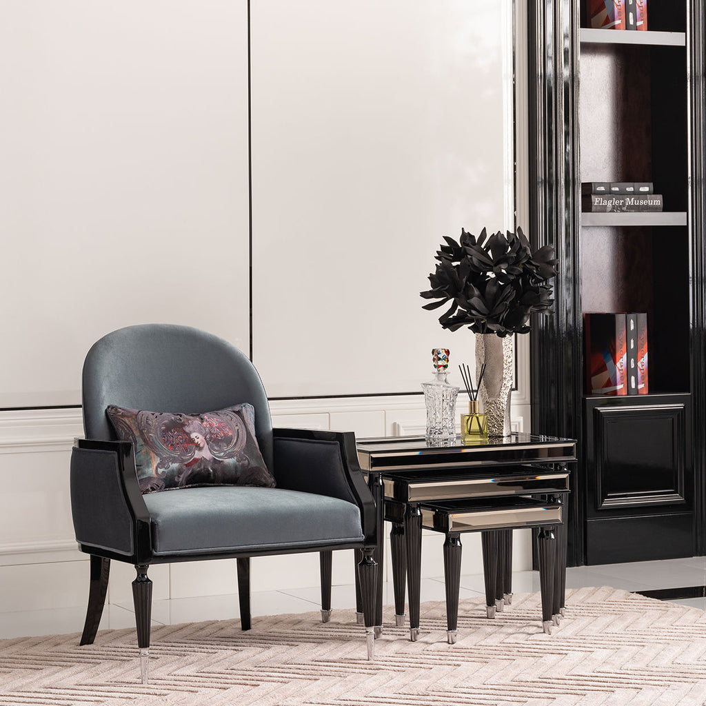 LA FRANCAISE