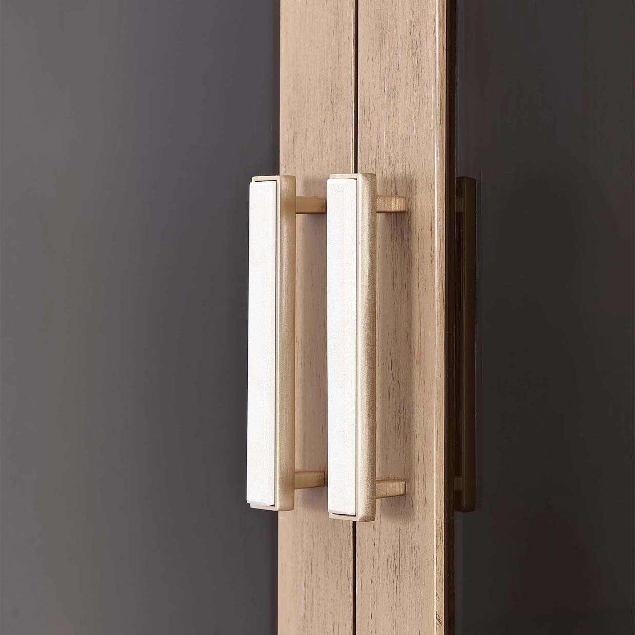 WEST KENG.CARAMEN DISPLAY CABINET